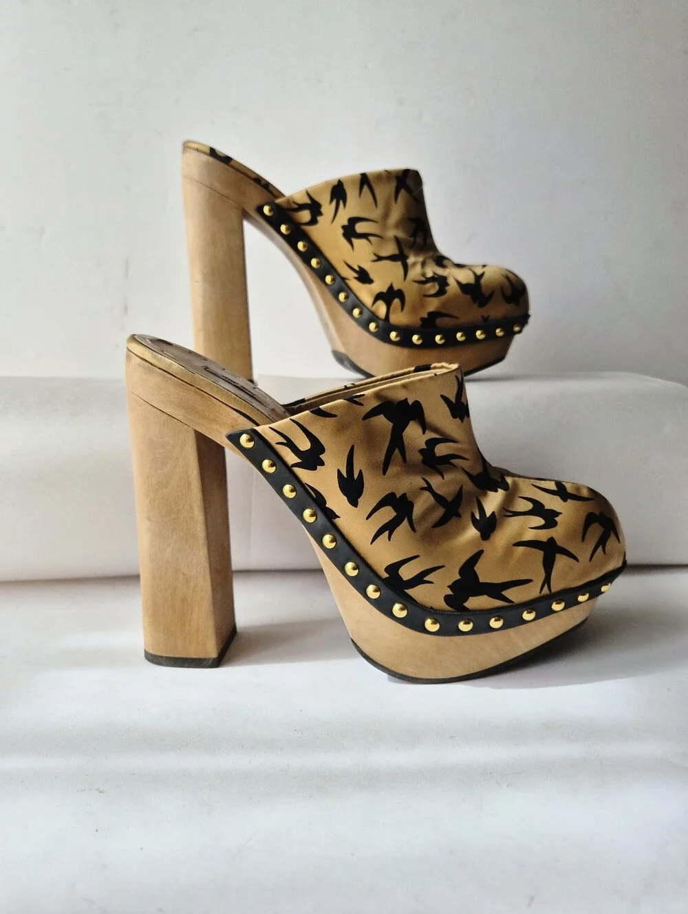 Miu Miu Rare SS10 Swallow Print Studded Wood Clogs Size 42 Twee Core Archival